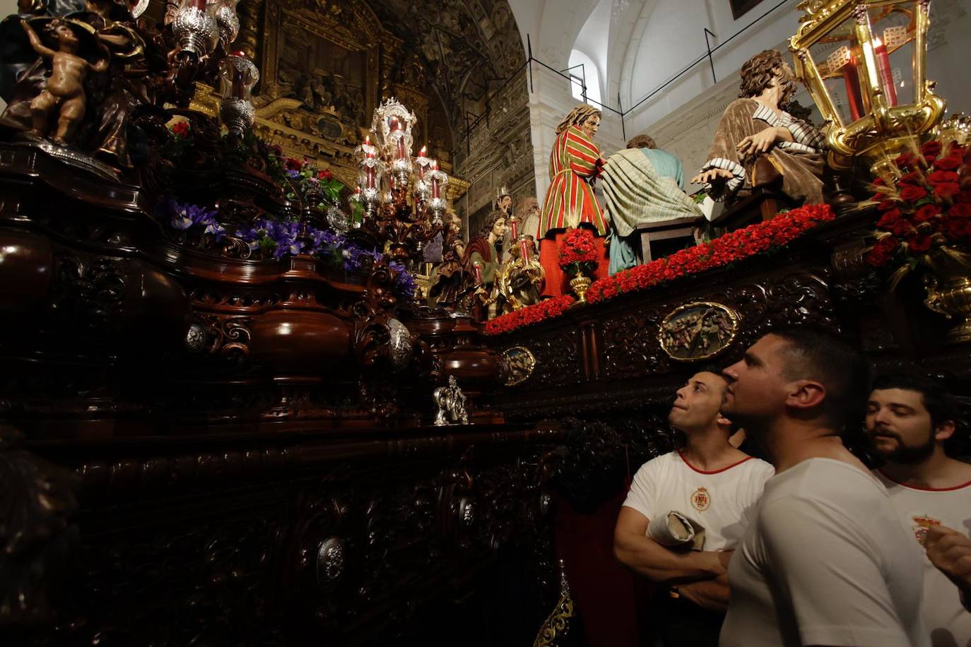La hermandad de la Cena realiza su estación de penitencia  a la Santa Iglesia Catedral este Domingo de Ramos