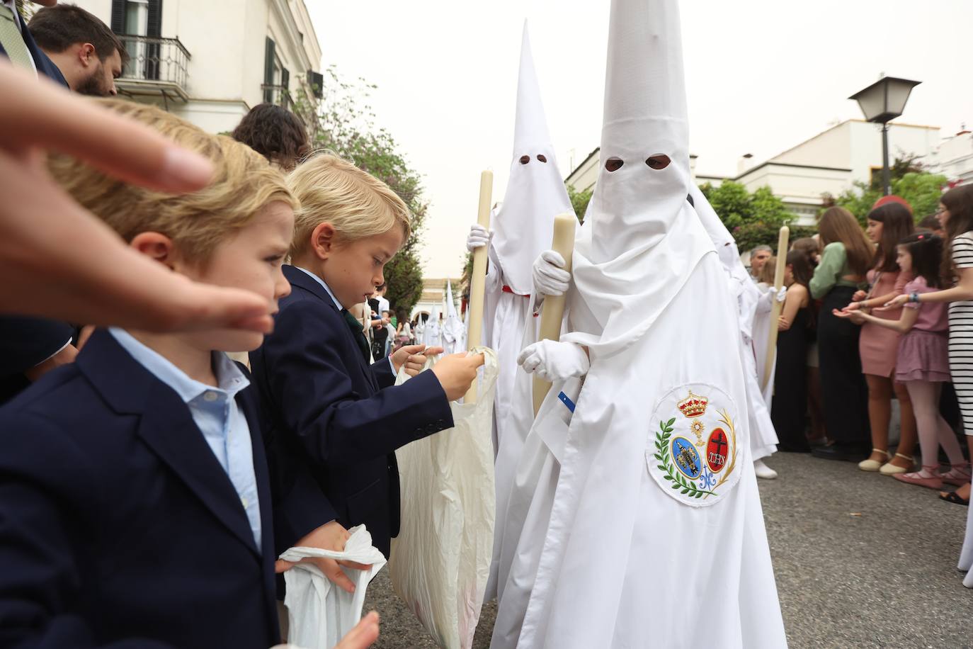 La Paz realiza su estación de penitencia a pesar de la lluvia de barro 