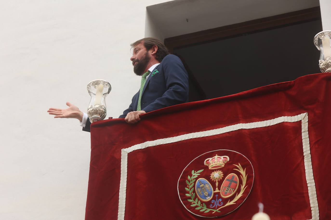 La Paz realiza su estación de penitencia a pesar de la lluvia de barro 