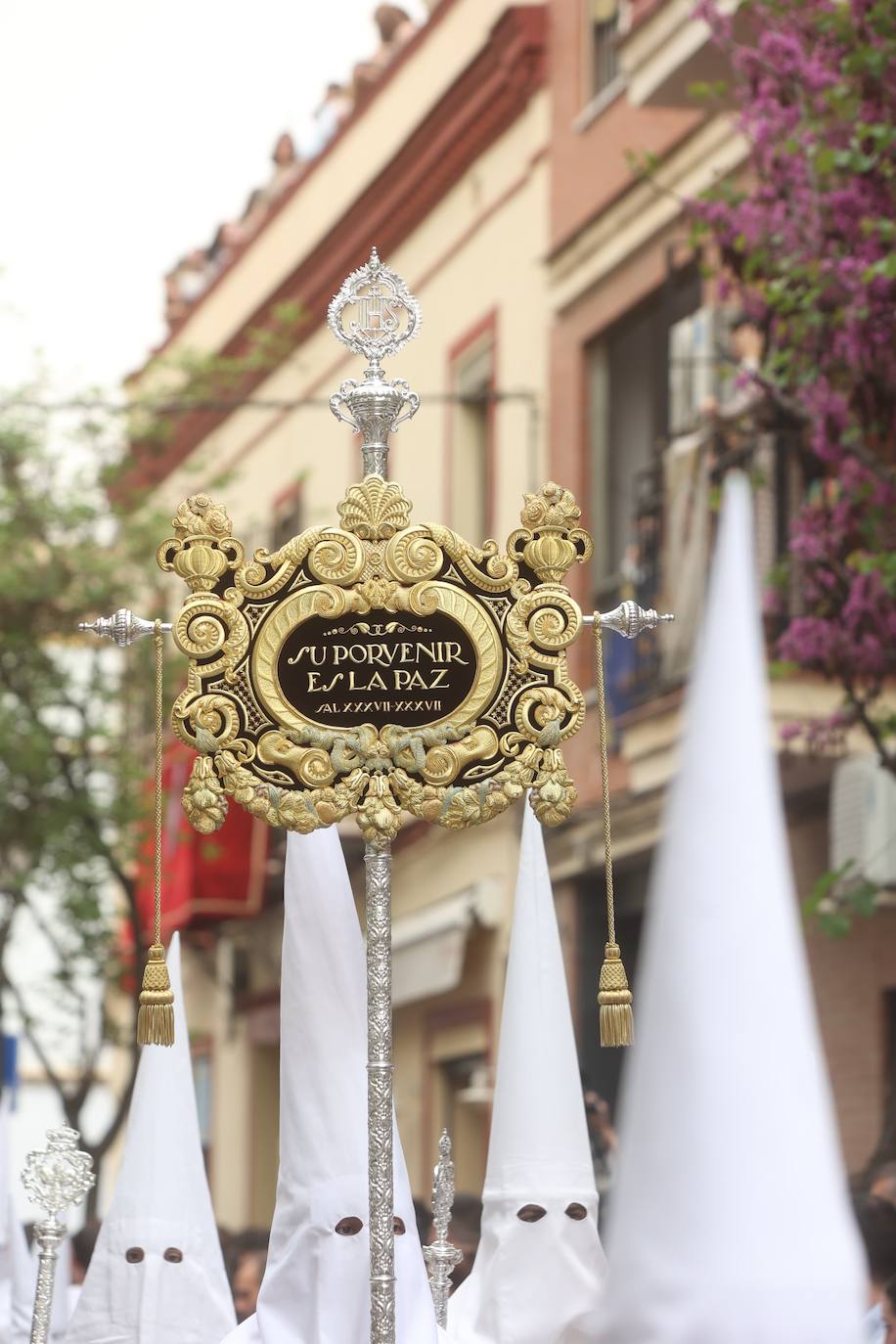 La Paz realiza su estación de penitencia a pesar de la lluvia de barro 