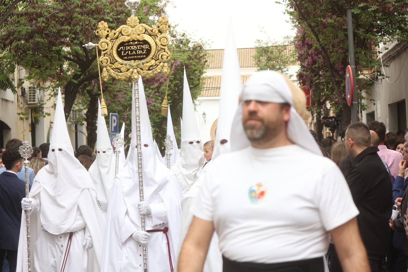 La Paz realiza su estación de penitencia a pesar de la lluvia de barro 