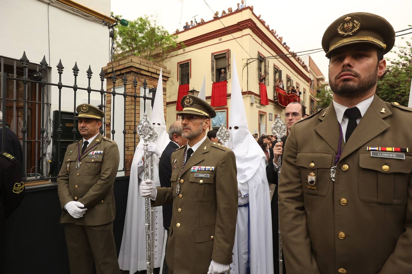 La Paz realiza su estación de penitencia a pesar de la lluvia de barro 