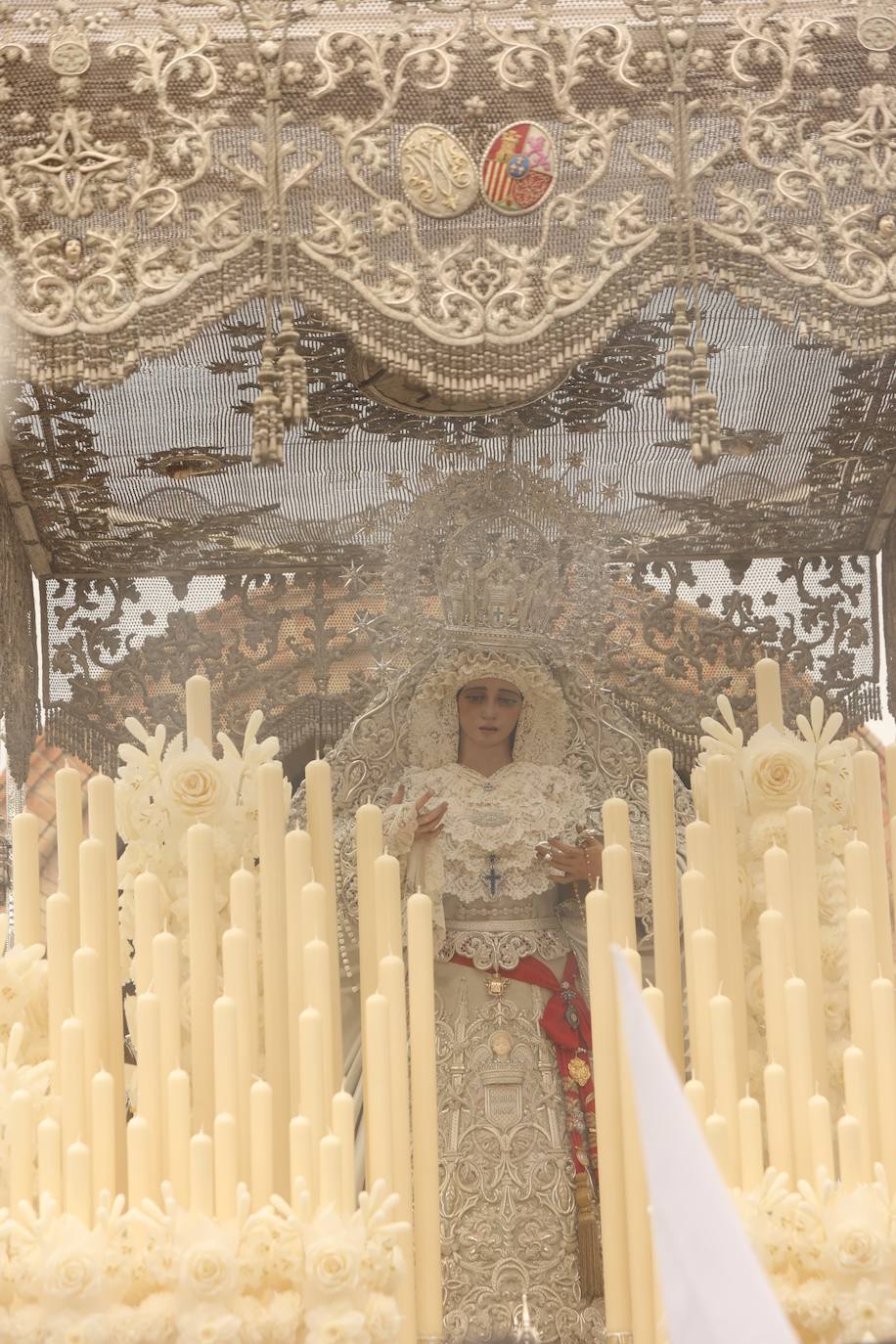 La Paz realiza su estación de penitencia a pesar de la lluvia de barro 