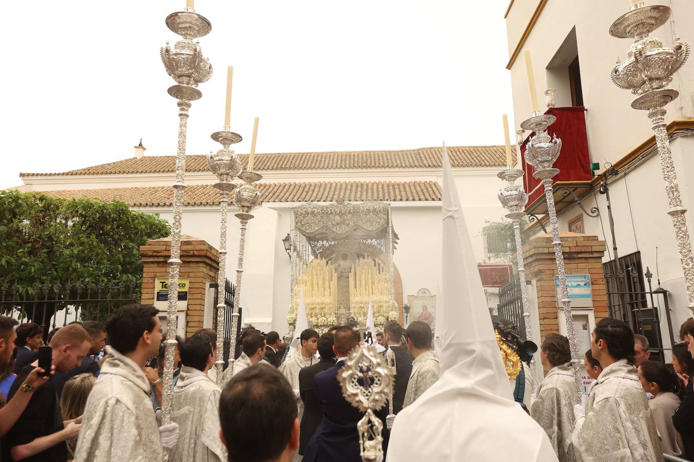 La Paz realiza su estación de penitencia a pesar de la lluvia de barro 