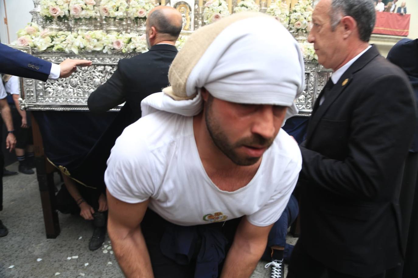 La hermandad de Jesús Despojado realiza su estación de penitencia con normalidad a pesar de las previsiones meteorológicas