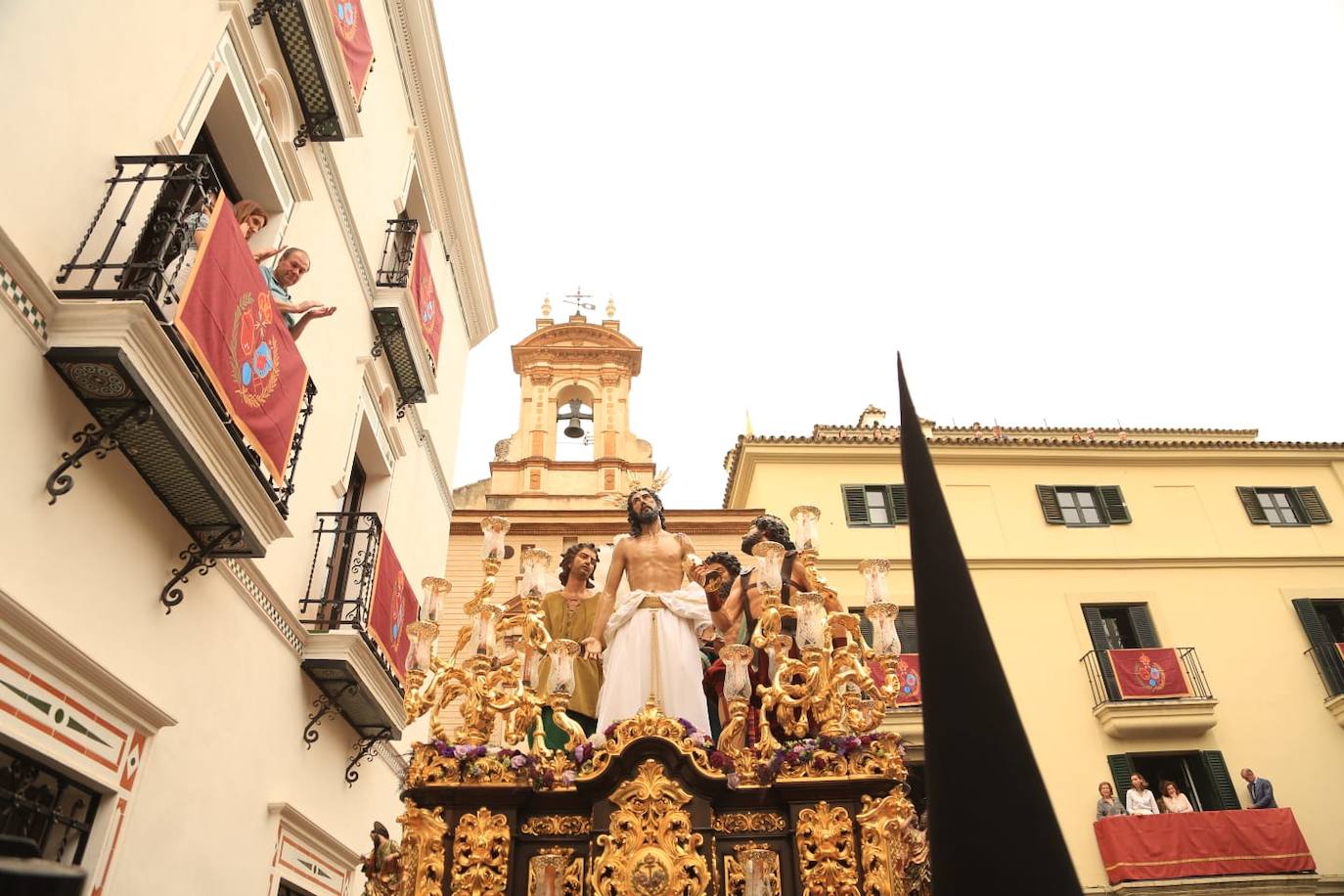 La hermandad de Jesús Despojado realiza su estación de penitencia con normalidad a pesar de las previsiones meteorológicas
