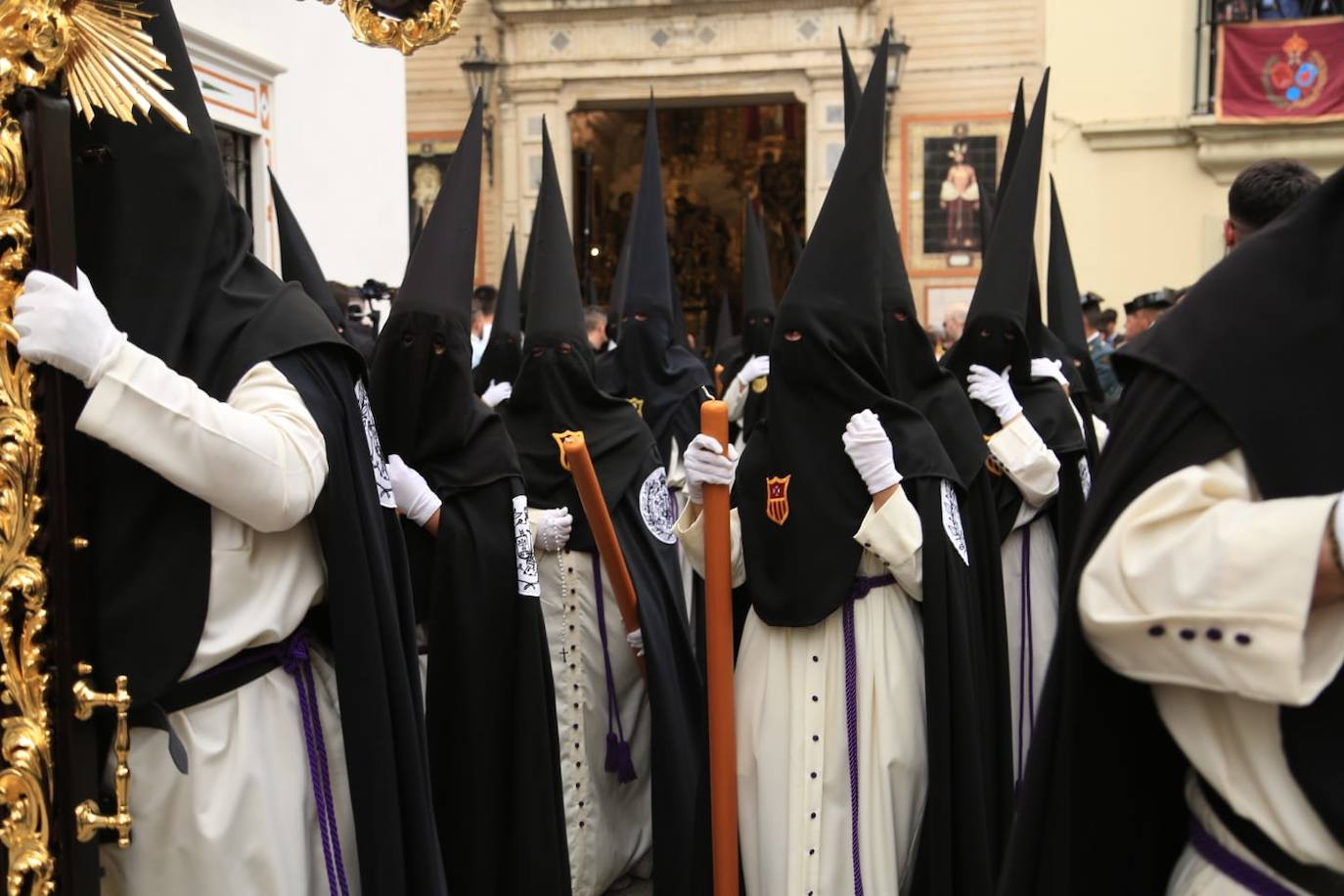 La hermandad de Jesús Despojado realiza su estación de penitencia con normalidad a pesar de las previsiones meteorológicas