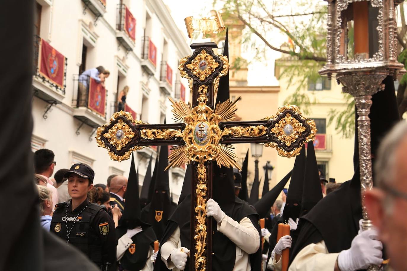 La hermandad de Jesús Despojado realiza su estación de penitencia con normalidad a pesar de las previsiones meteorológicas