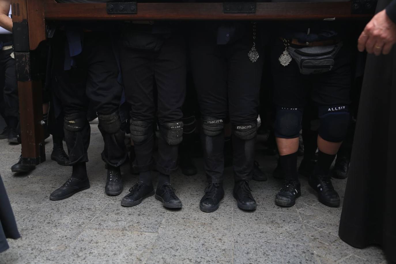 La hermandad de Jesús Despojado realiza su estación de penitencia con normalidad a pesar de las previsiones meteorológicas