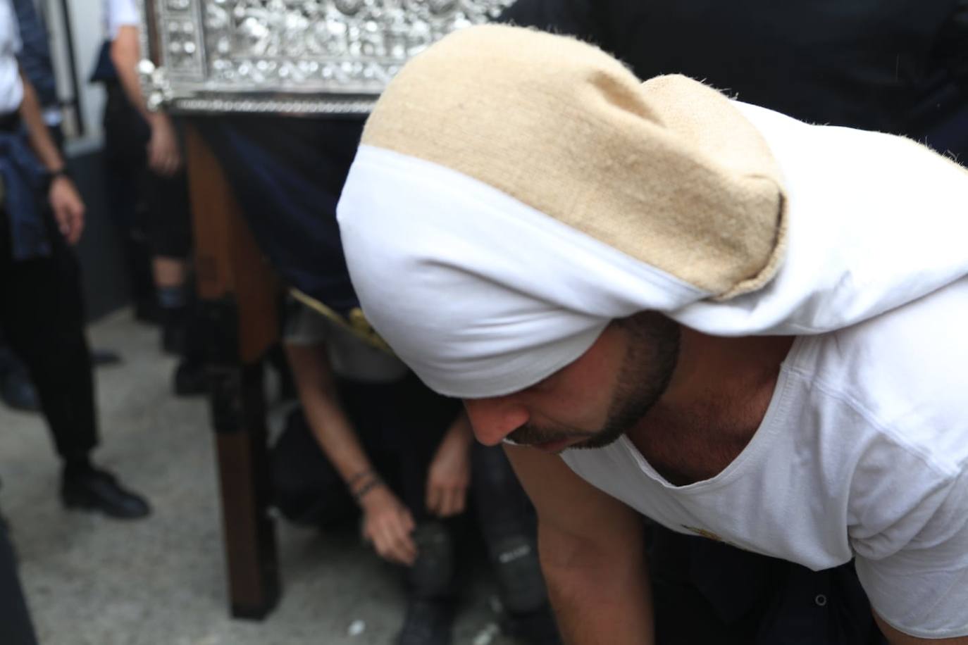 La hermandad de Jesús Despojado realiza su estación de penitencia con normalidad a pesar de las previsiones meteorológicas