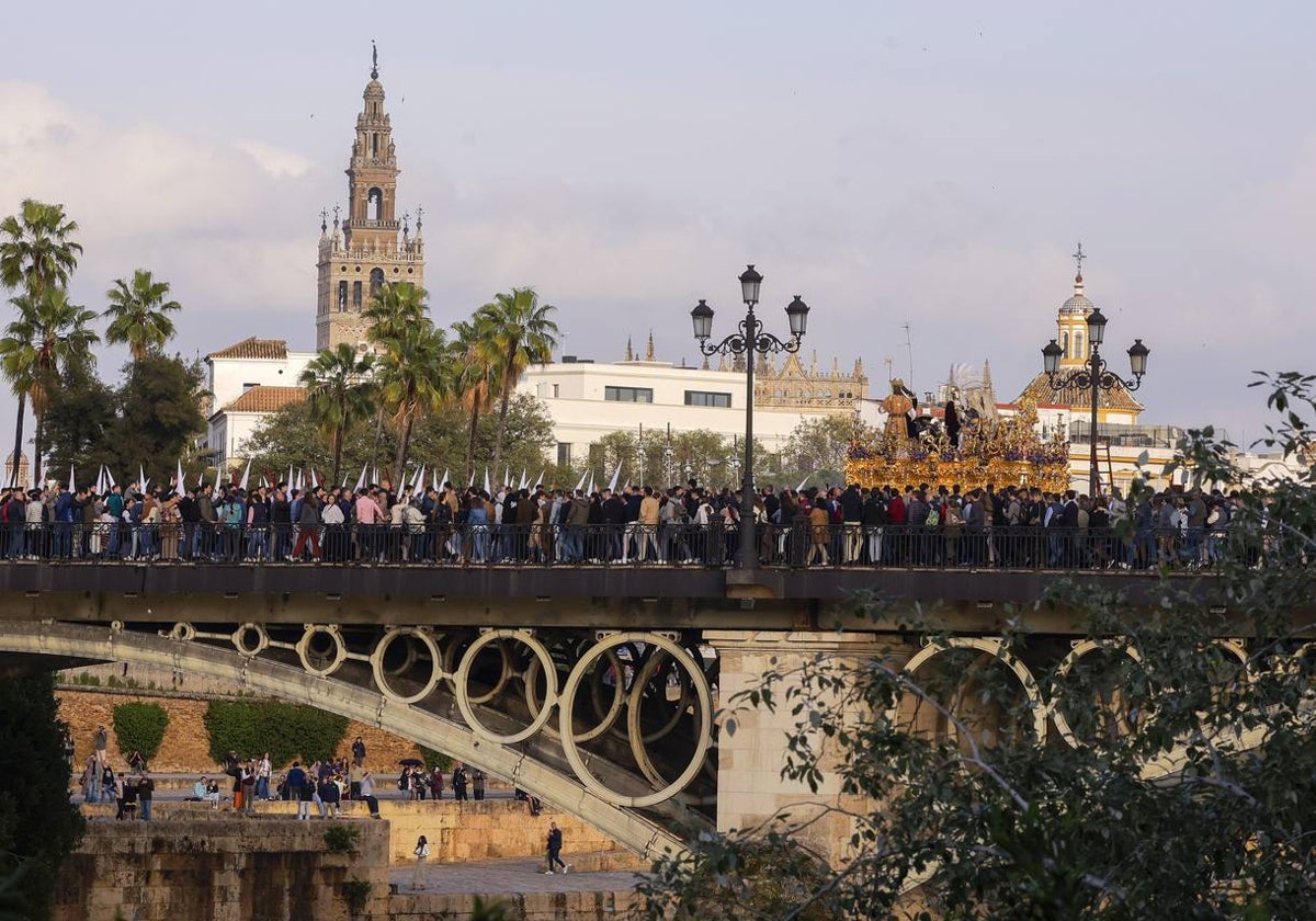 La hermandad de San Gonzalo decide realizar su estación de penitencia a pesar de las adversidades