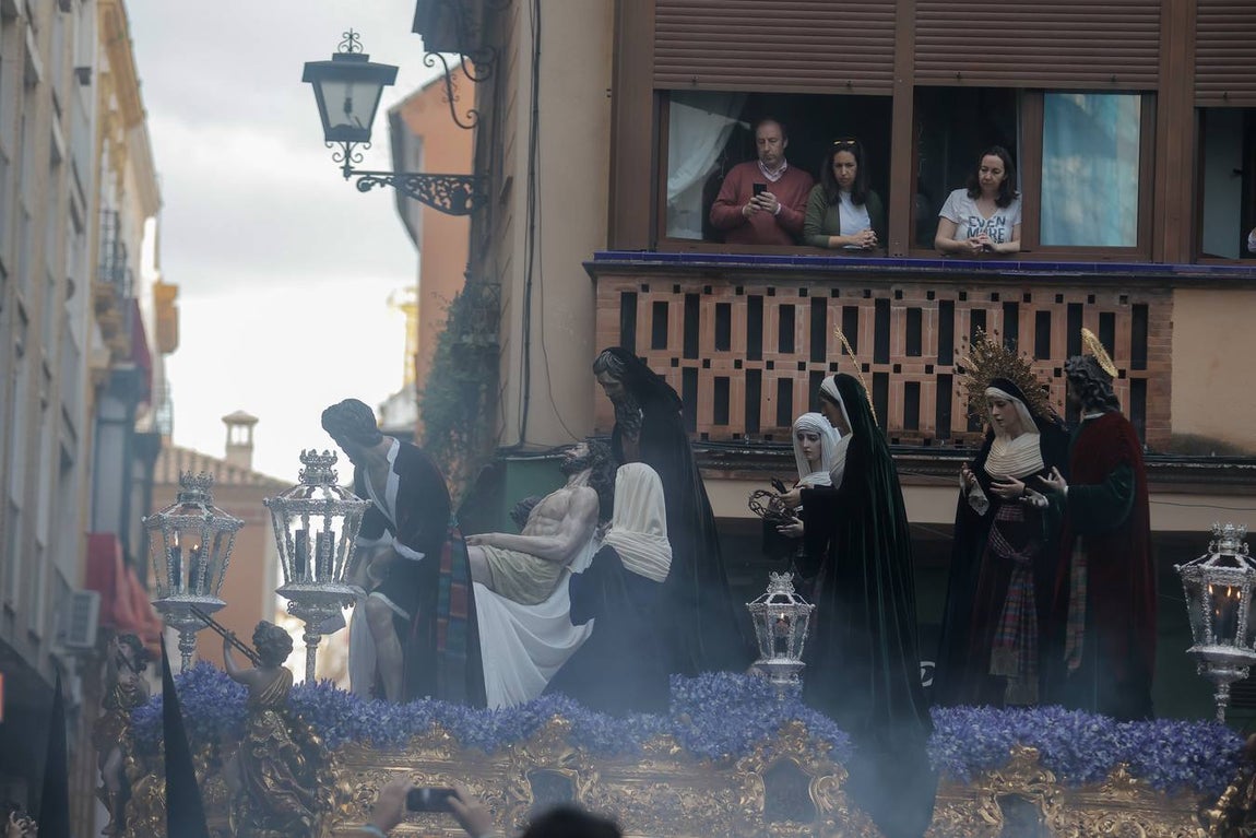 El impresionante paso de Santa Marta, en su salida este Lunes Santo 