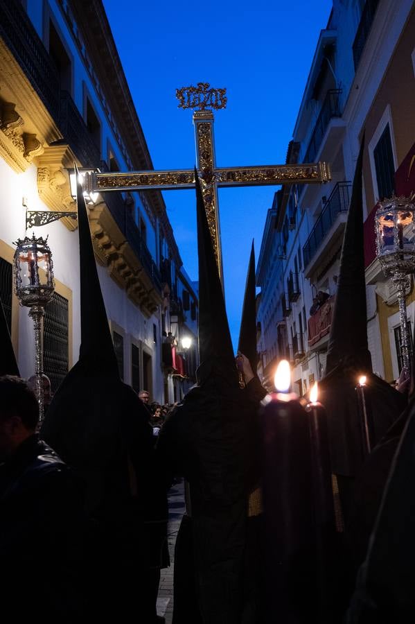 Momentos más emotivos de la procesión de  Las Penas, este Lunes Santo