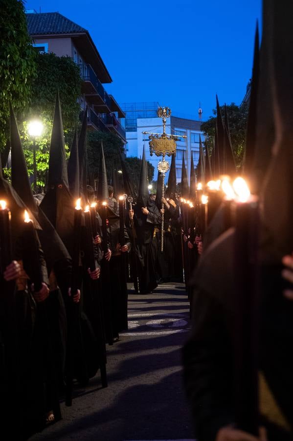 Momentos más emotivos de la procesión de  Las Penas, este Lunes Santo