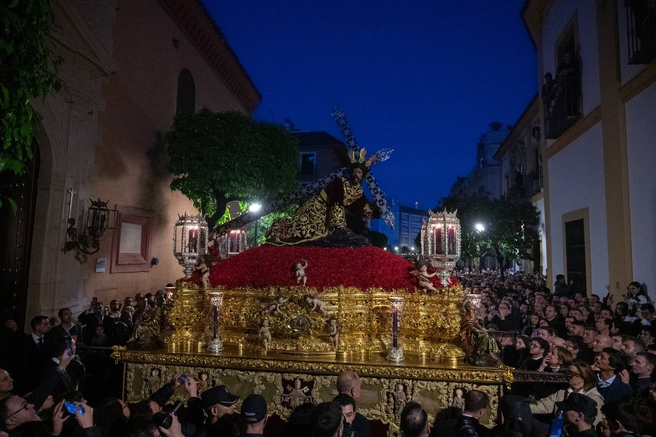 Momentos más emotivos de la procesión de  Las Penas, este Lunes Santo