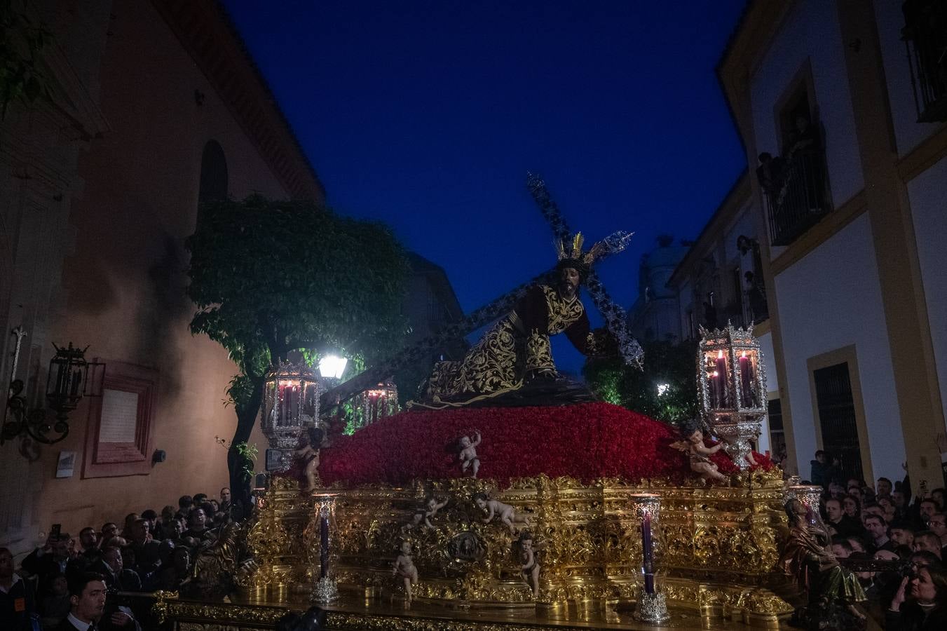 Momentos más emotivos de la procesión de  Las Penas, este Lunes Santo