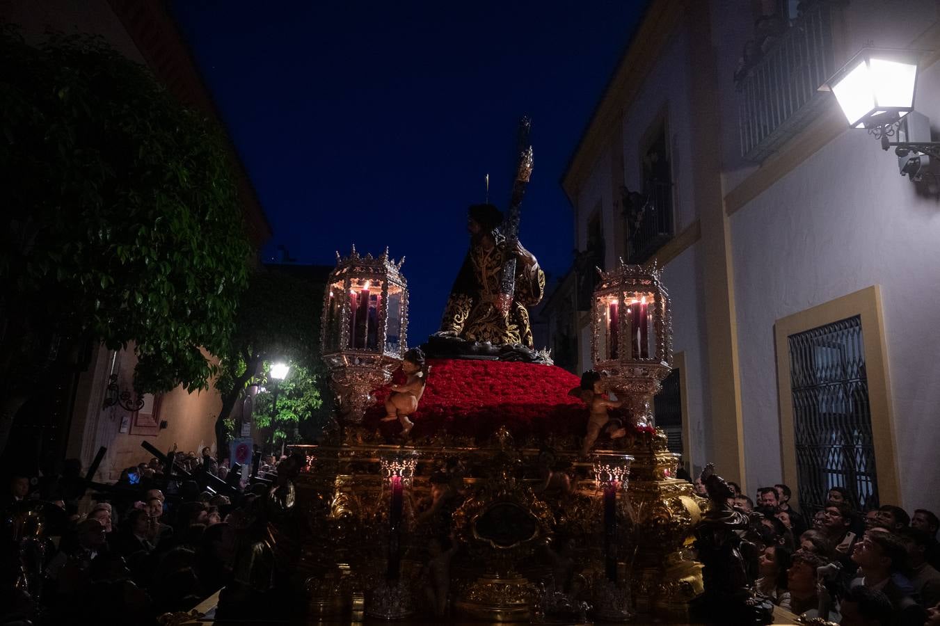 Momentos más emotivos de la procesión de  Las Penas, este Lunes Santo