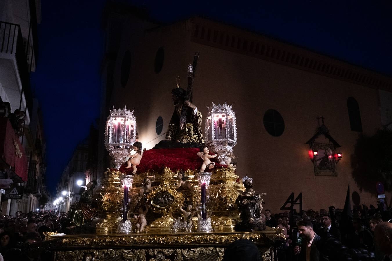 Momentos más emotivos de la procesión de  Las Penas, este Lunes Santo