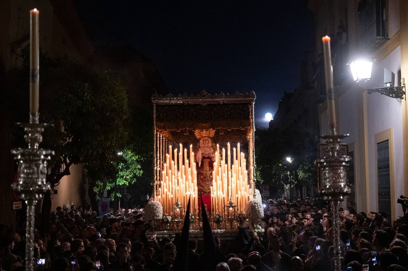 Momentos más emotivos de la procesión de  Las Penas, este Lunes Santo