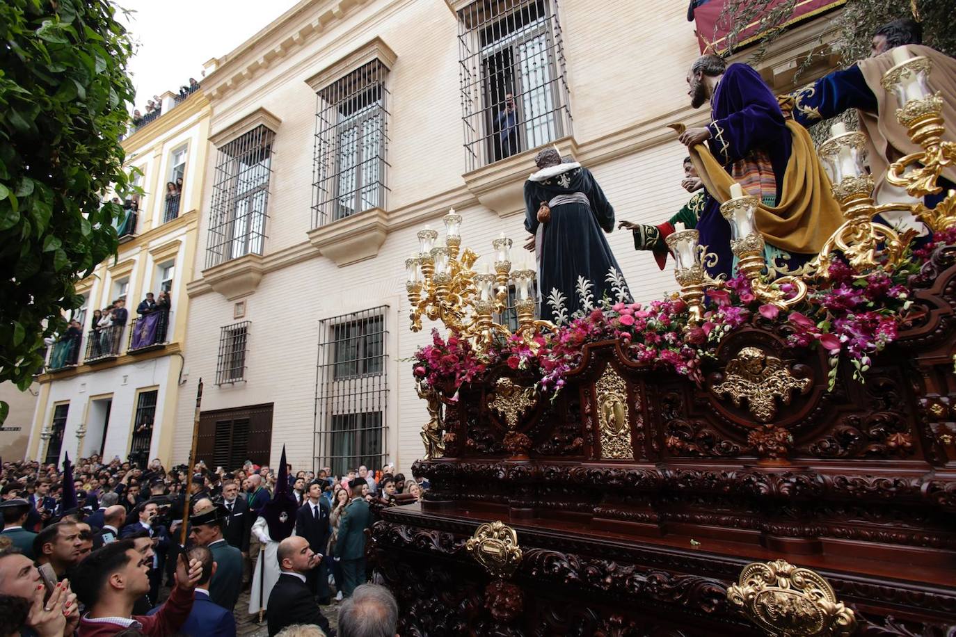 La Redención realiza su estación de penitencia a la Catedral de Sevilla este Lunes Santo 