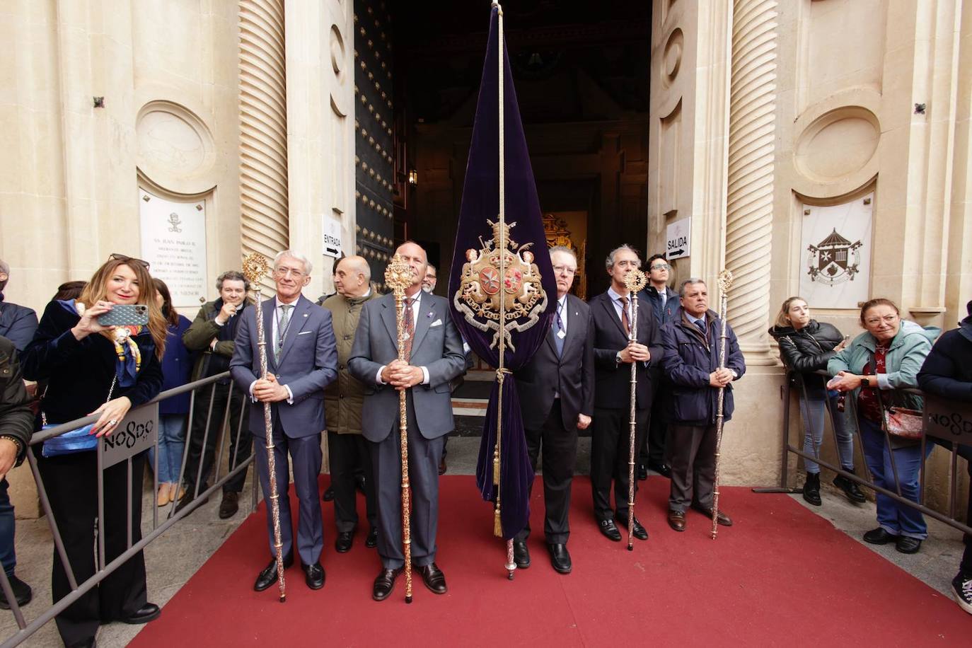 El Buen Fin desafía a la lluvia y procesiona este Miércoles Santo