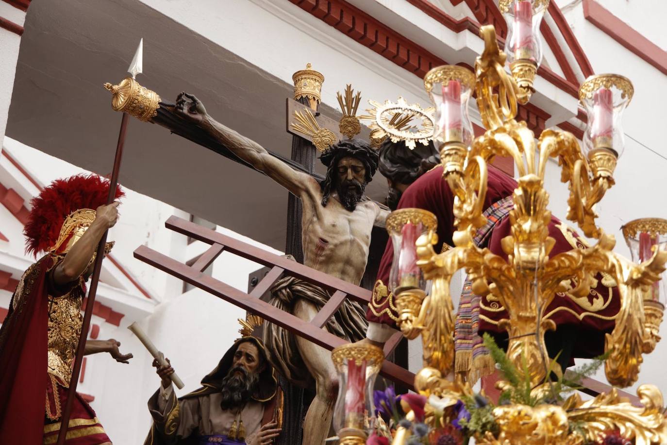 El Buen Fin desafía a la lluvia y procesiona este Miércoles Santo