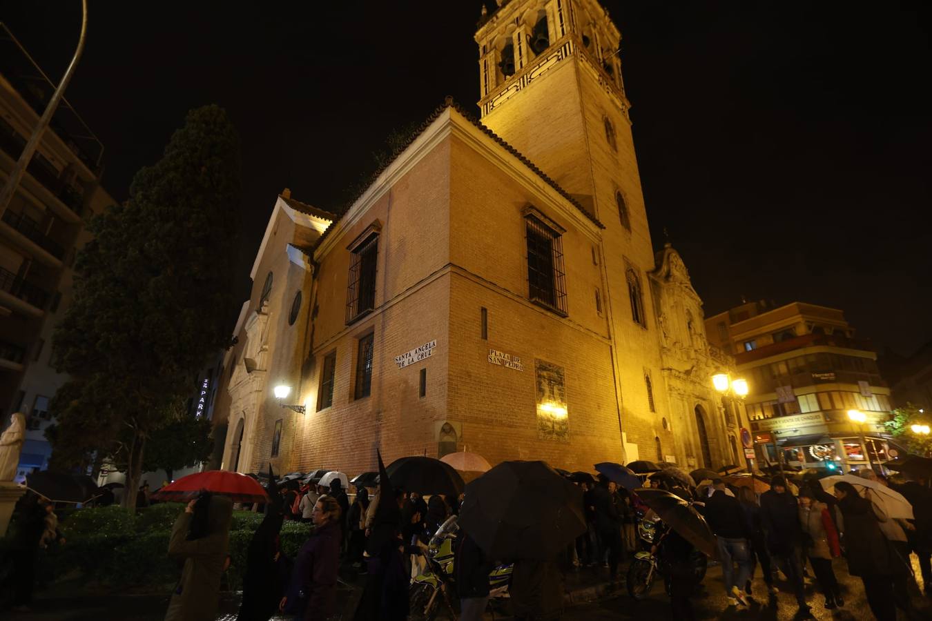 La hermandad del Cristo de Burgos no ha podido realizar su estación de penitencia en la Semana Santa de Sevilla 2024