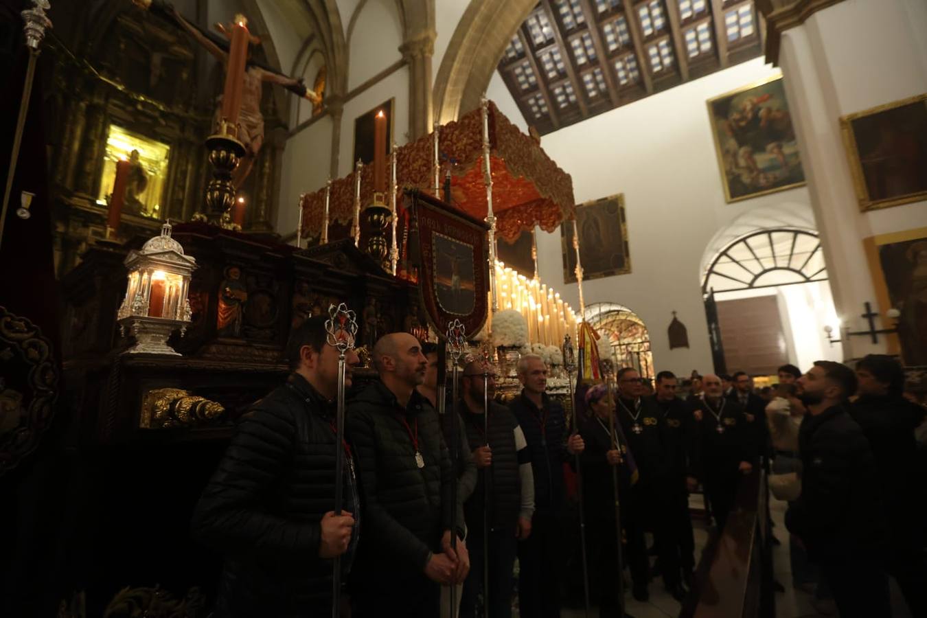 La hermandad del Cristo de Burgos no ha podido realizar su estación de penitencia en la Semana Santa de Sevilla 2024