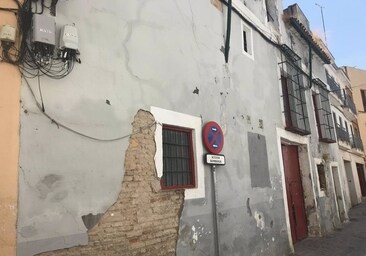 Patrimonio autoriza obras para tres pisos turísticos en la antigua Carbonería de la calle Levíes en Sevilla