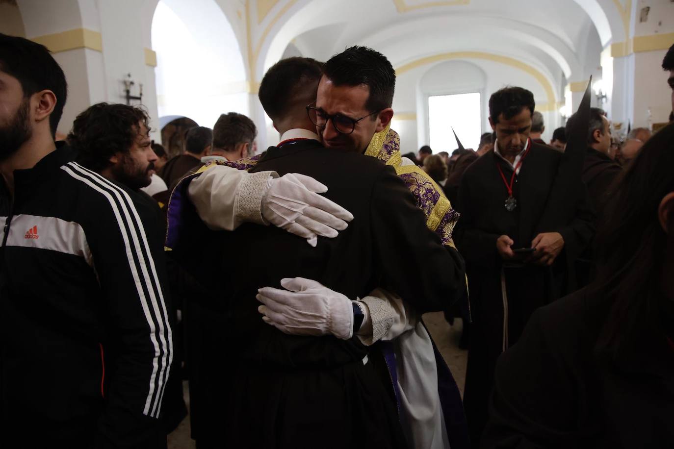 El Buen Fin desafía a la lluvia y procesiona este Miércoles Santo