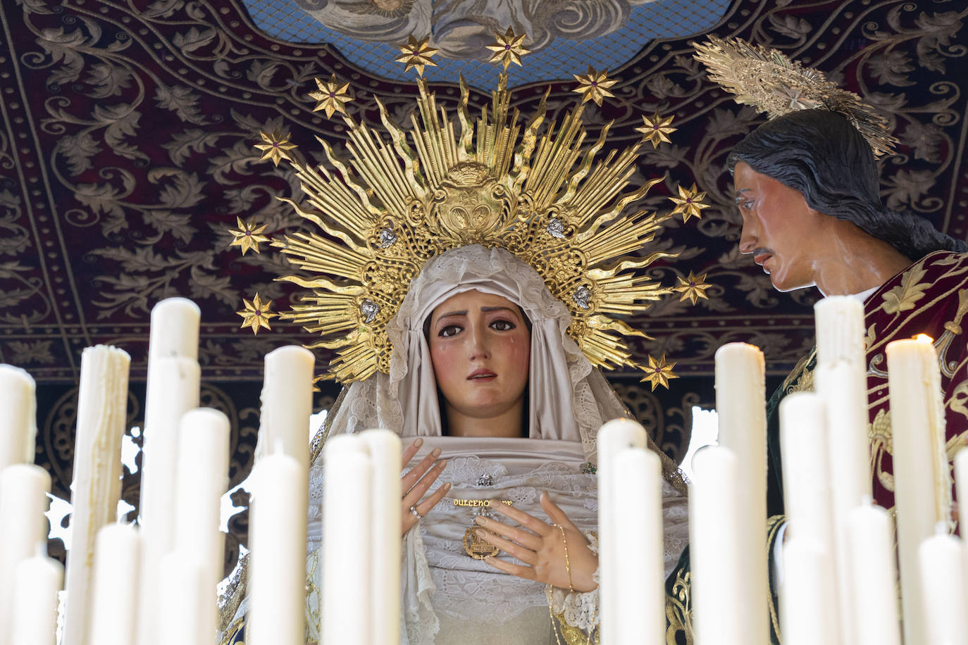 El paso de misterio de la hermandad del Dulce Nombre ha salido bajo un cielo bastante nublado