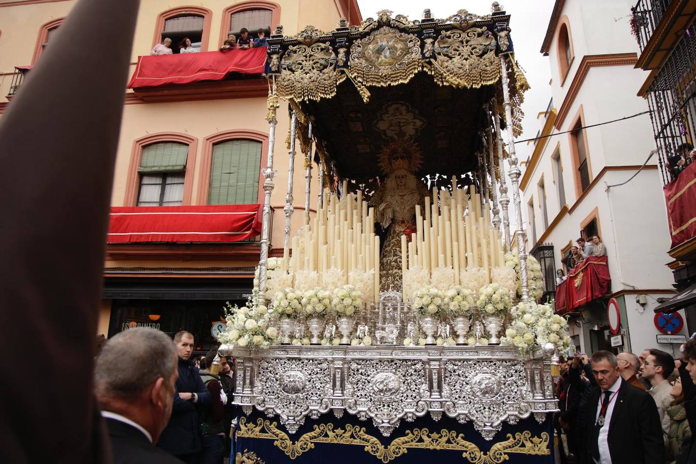 El Buen Fin desafía a la lluvia y procesiona este Miércoles Santo