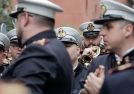 El Rosario de Cádiz levanta pasiones tras las cofradías de Sevilla