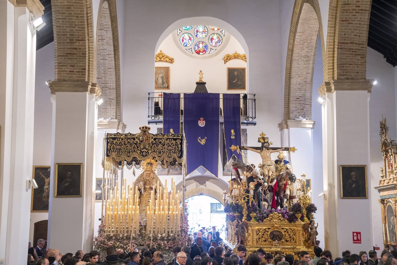 Los fieles tuvieron que contentarse con ver a las imágenes en el templo al no realizar estación de penitencia