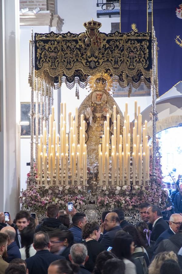 Los fieles tuvieron que contentarse con ver a las imágenes en el templo al no realizar estación de penitencia