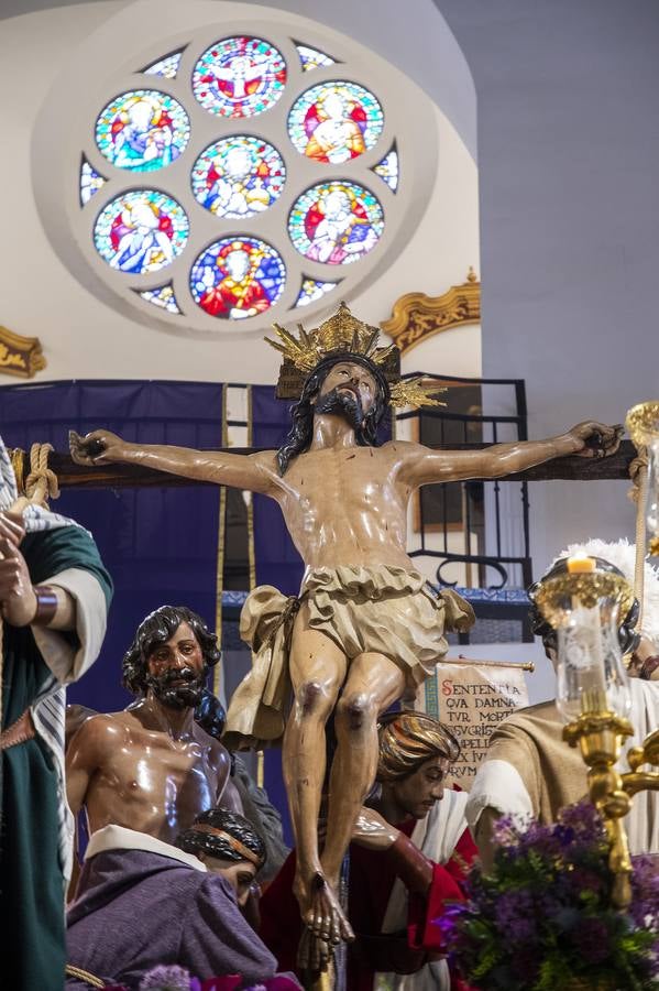 Los fieles tuvieron que contentarse con ver a las imágenes en el templo al no realizar estación de penitencia