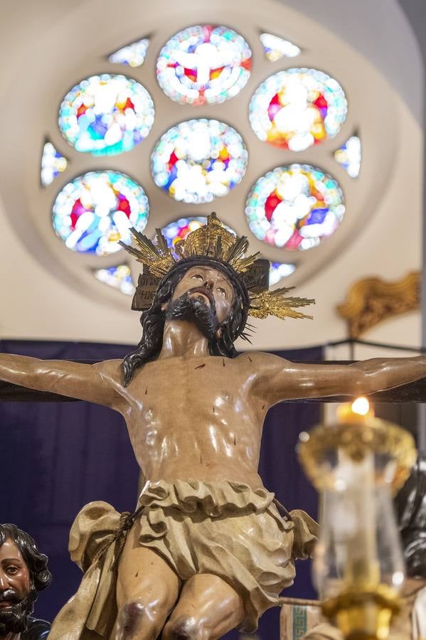 Los fieles tuvieron que contentarse con ver a las imágenes en el templo al no realizar estación de penitencia