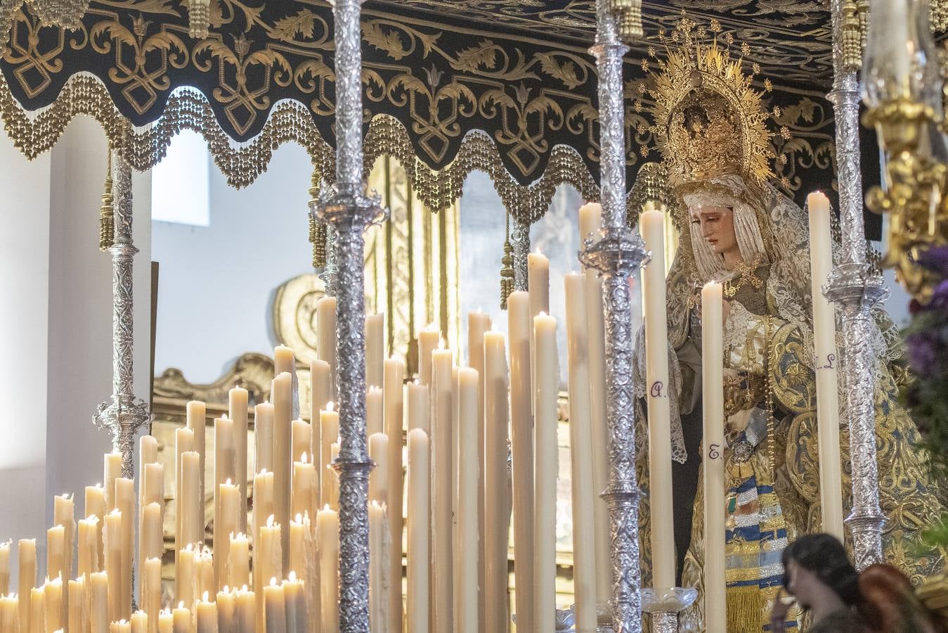 Los fieles tuvieron que contentarse con ver a las imágenes en el templo al no realizar estación de penitencia