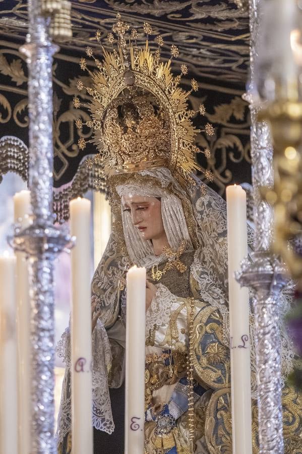 Los fieles tuvieron que contentarse con ver a las imágenes en el templo al no realizar estación de penitencia