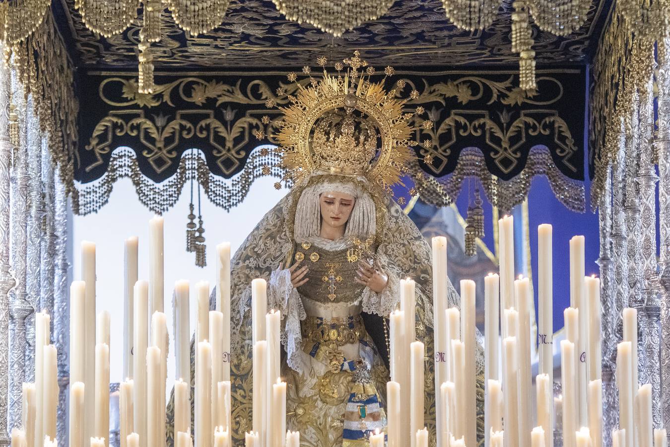 Los fieles tuvieron que contentarse con ver a las imágenes en el templo al no realizar estación de penitencia