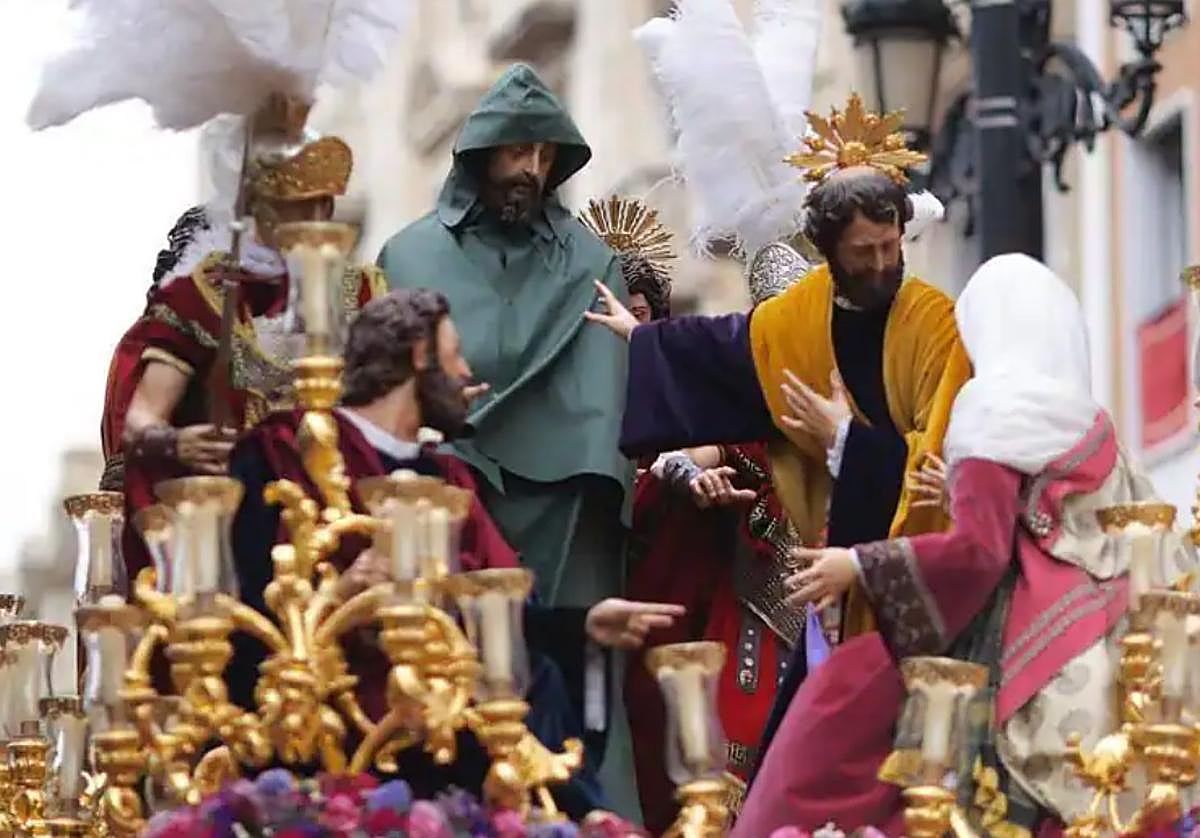 El hermano mayor del Carmen pide disculpas por hacer la estación de penitencia con lluvia el Miércoles Santo