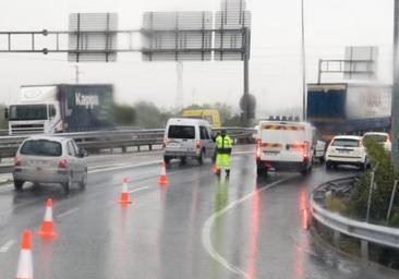 Cortadas varias carreteras en la Sierra Norte de Sevilla por el fuerte temporal de lluvias y viento