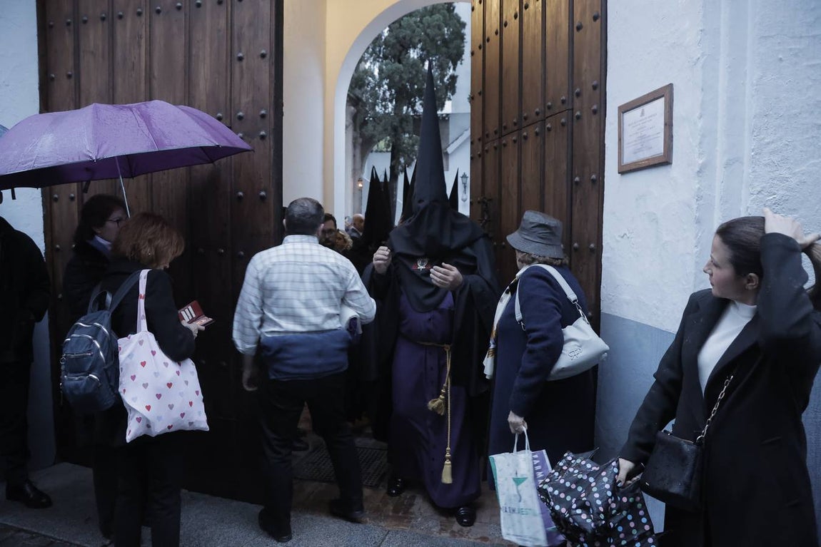 Otra de las hermandades del Viernes Santo que no pudo realizar su estación de penitencia fue la Sagrada Mortaja