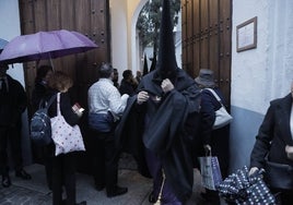 Las lluvias continuarán en Sevilla durante todo el Sábado Santo hasta la tarde del Domingo de Resurrección