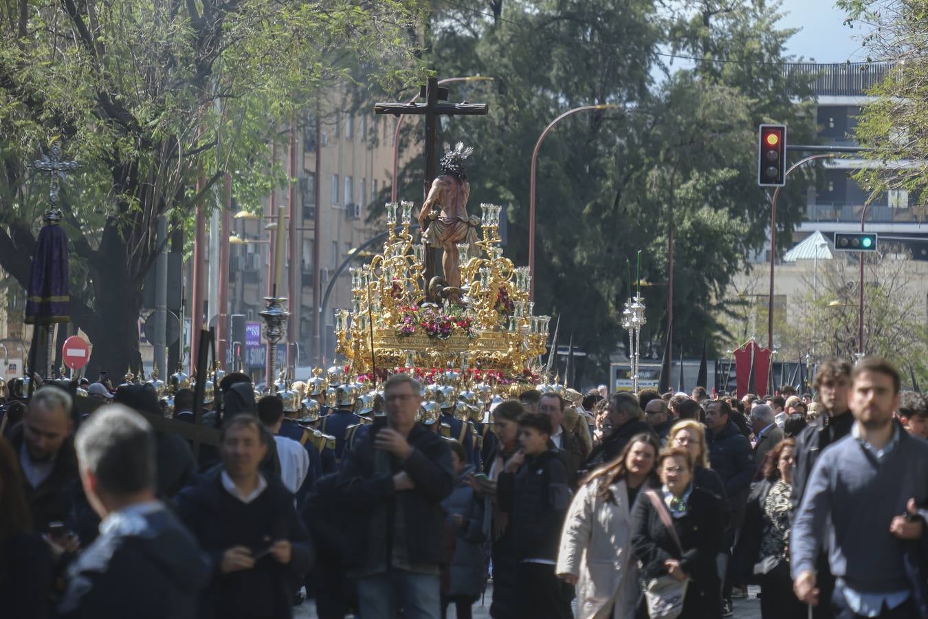 La hermandad del Sol ha sido la primera en salir el Sábado Santo