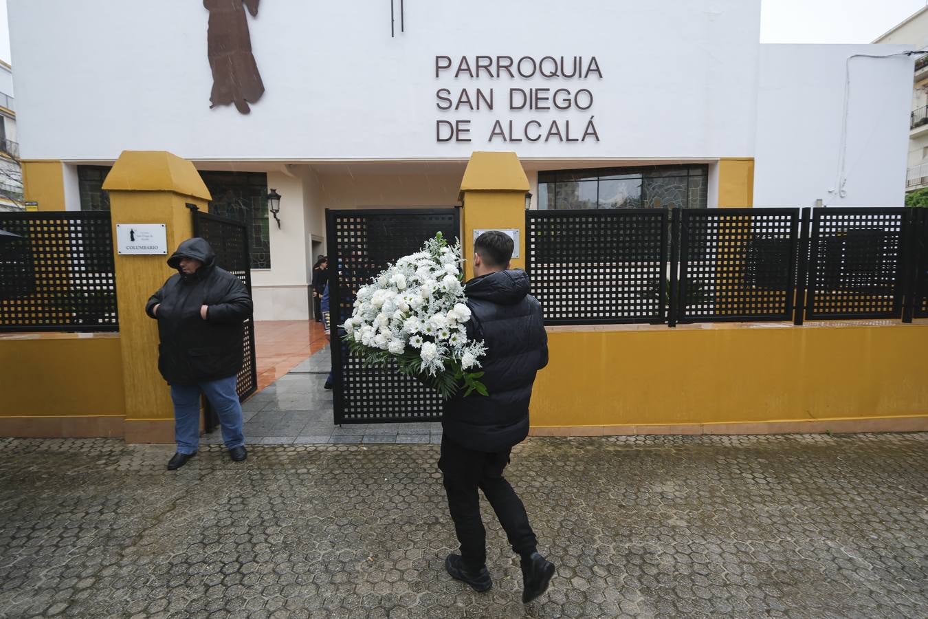 La hermandad del Sol ha sido la primera en salir el Sábado Santo