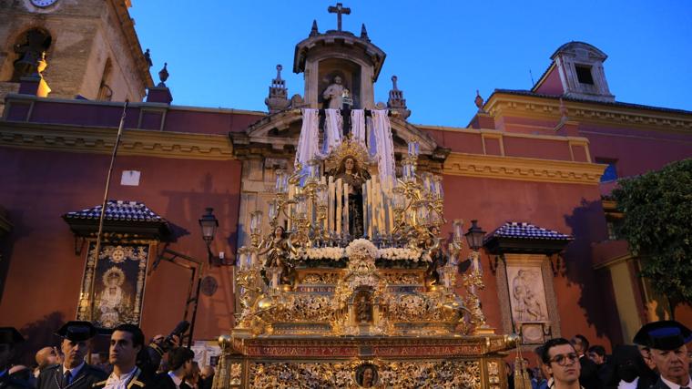 Sábado Santo de la Semana Santa de Sevilla 2024, en imágenes