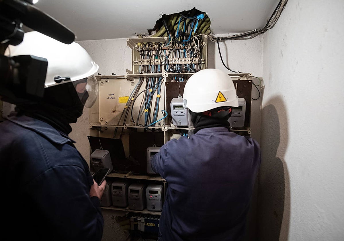 La auditoría a los cortes de luz en Sevilla apunta como causa a los enganches ilegales