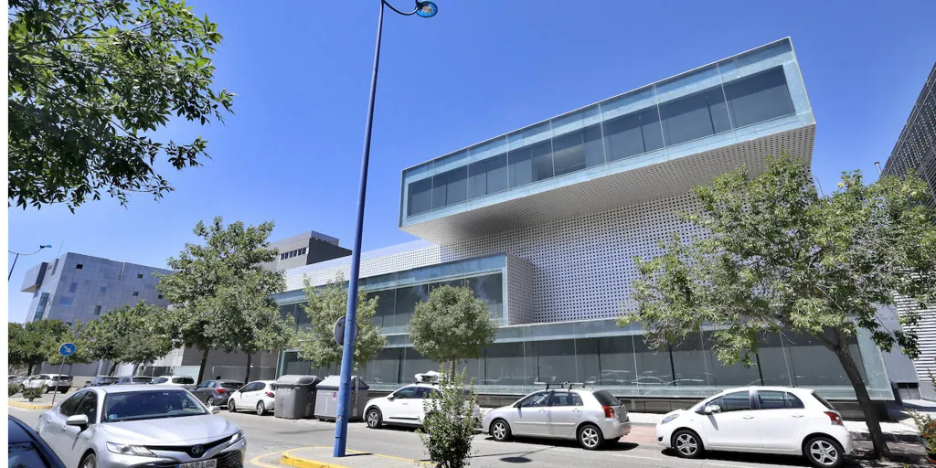 El Hospital Macarena Cartuja de Sevilla, que acumula un retraso de tres aÃ±os, no se abrirÃ¡ antes del verano de 2025