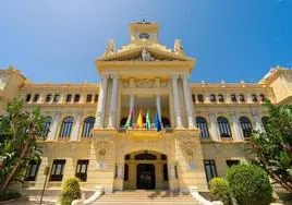 Los Ayuntamientos de Málaga y Sevilla lograrán el mayor superávit de España en 2024